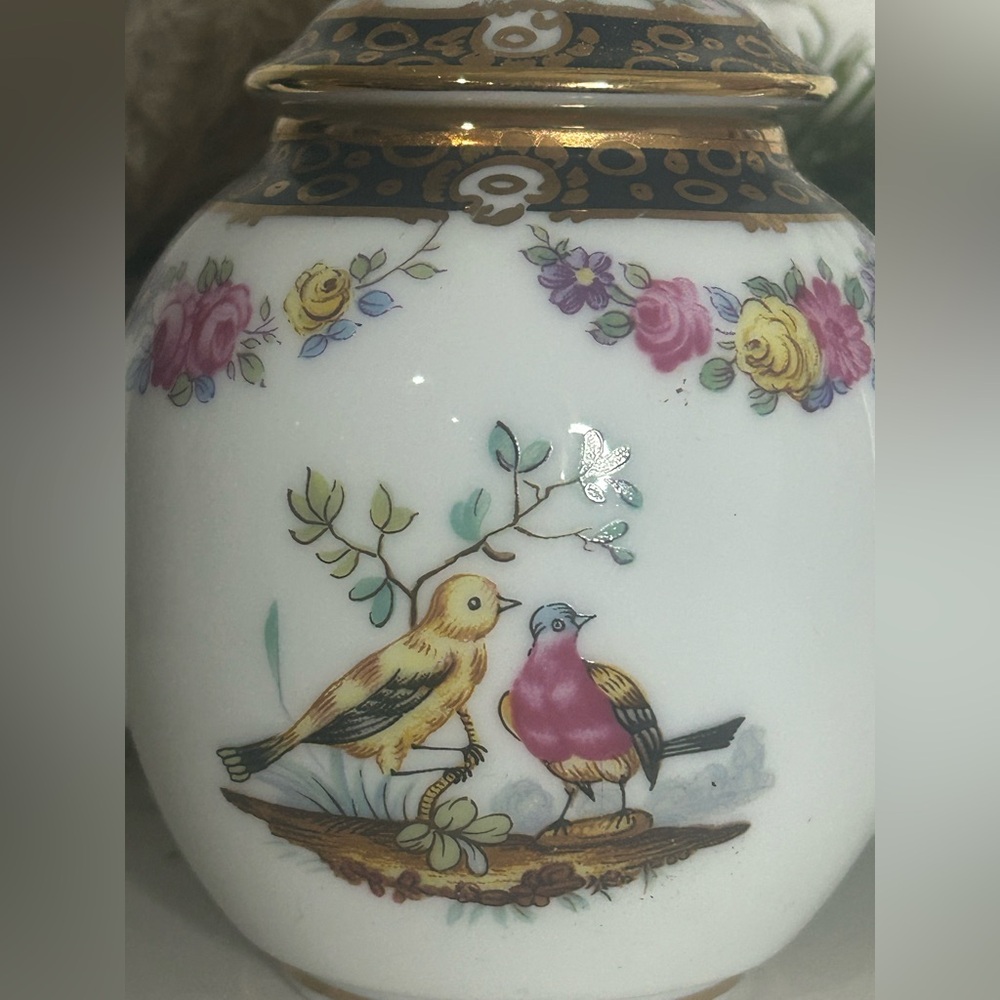 Vintage Franklin Mint Tournay Mini Teapot - Picture 2 of 9